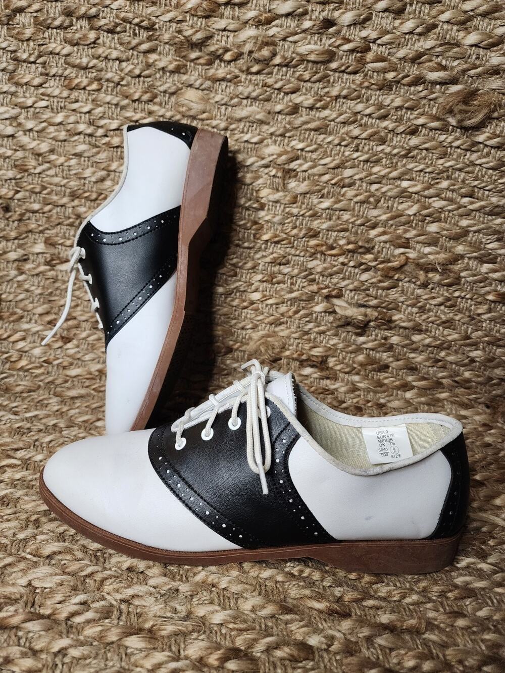Vintage Predictions Black White Oxford Saddle Shoes Size 9 Retro Preppy Uniform